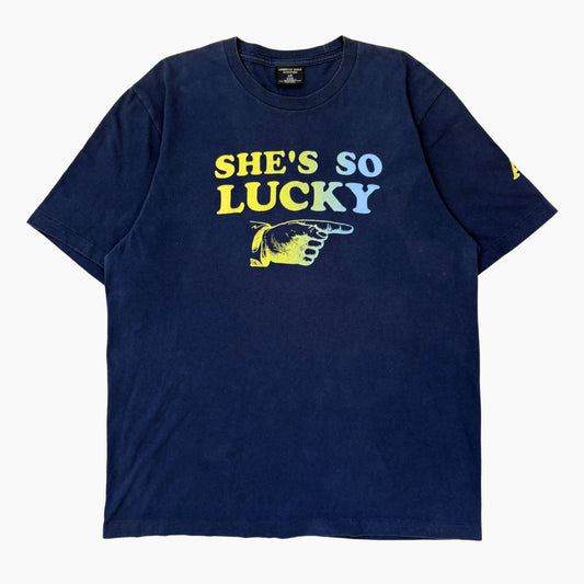 90S 'SHES SO LUCKY' T-SHIRT | L