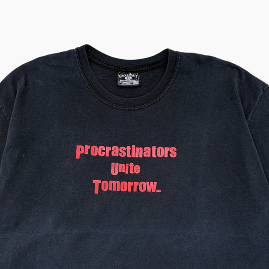 EARLY 00S 'PROCRASTINATORS UNITE TOMORROW' T-SHIRT | XL