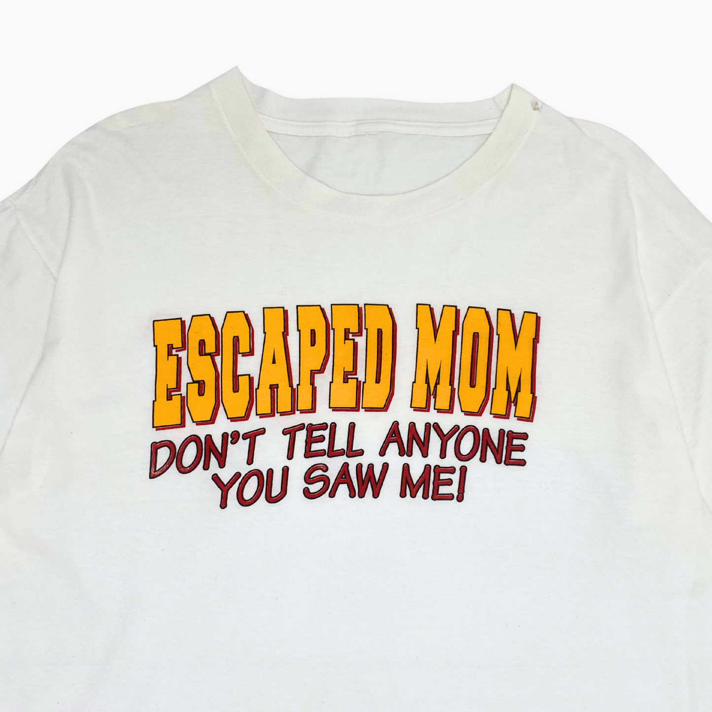 90S 'ESCAPED MOM' T-SHIRT | XL